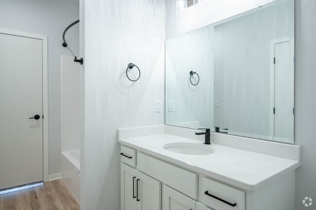 1BR, 1BA -795SF - Two Points Crossing