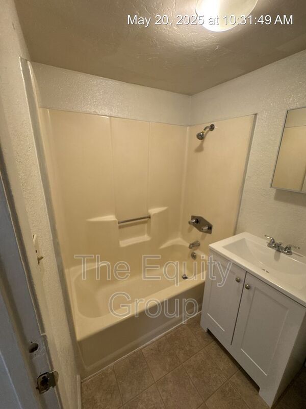 Building Photo - 538 N Locust St