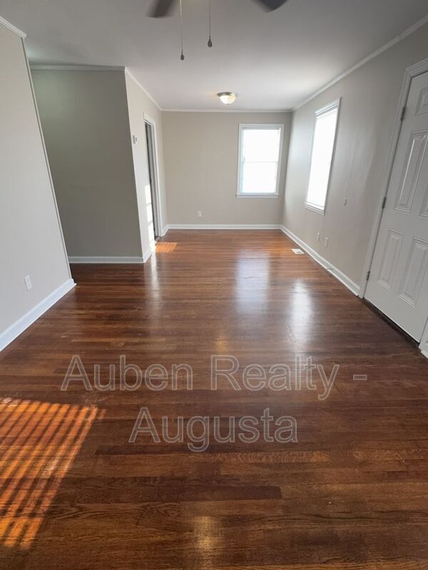 Foto del edificio - 3524 Rainbow Rd