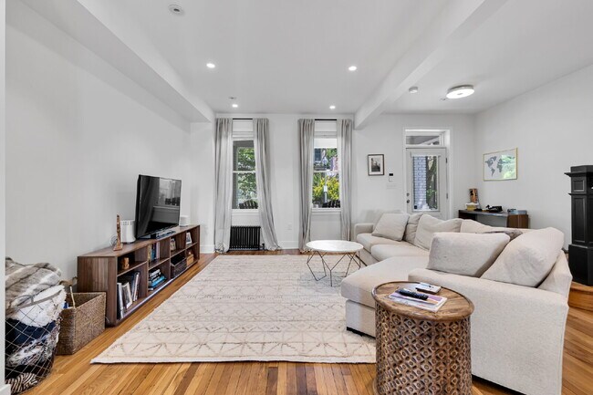 Foto del edificio - 4008 Marlboro Pl NW