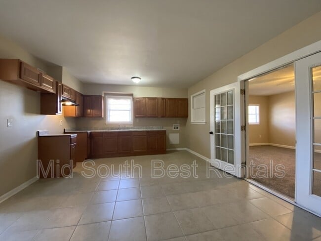 Building Photo - 4588 Windward Dr