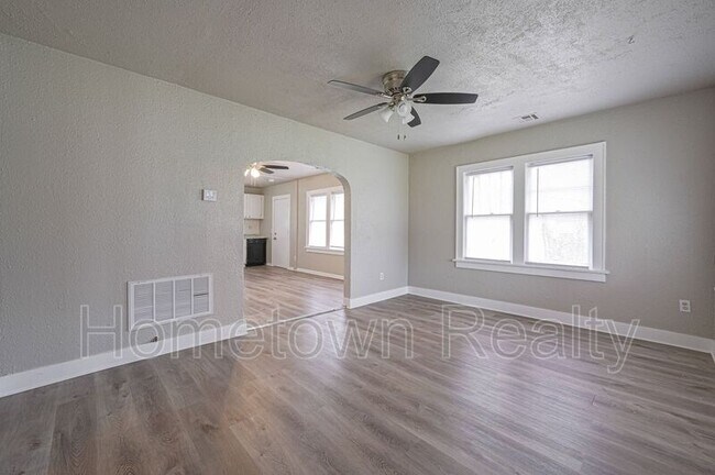 Building Photo - 2128 N St Luke Ave