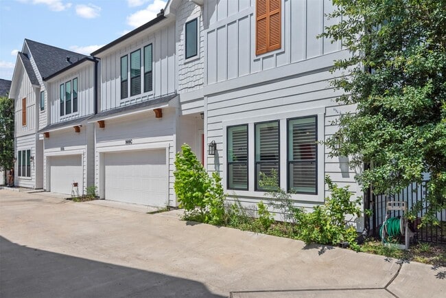 Building Photo - 909 Oak St