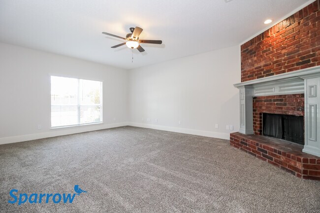 Building Photo - 3933 Pinetree Drive