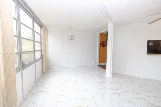 Foto del edificio - 3100 N Pine Island Rd