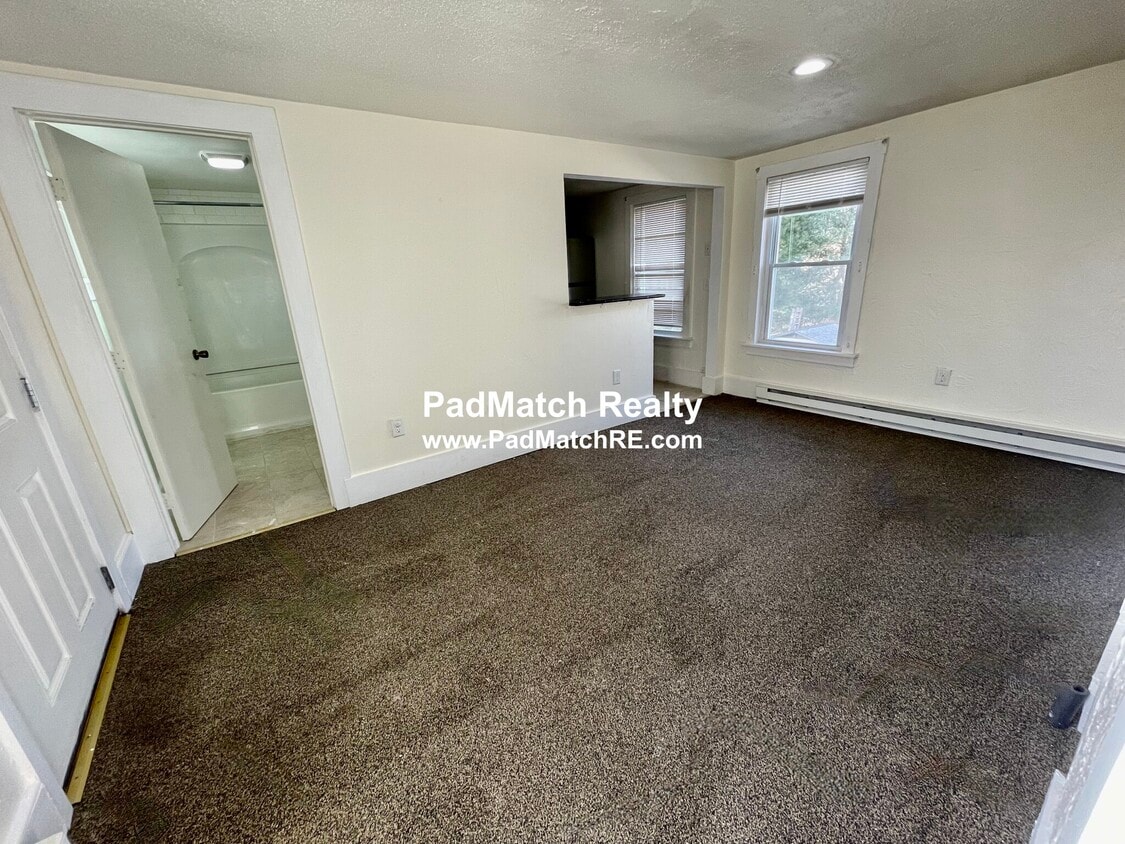 21 Hope St Unit 2R, Taunton, MA 02780 Condo for Rent in Taunton, MA