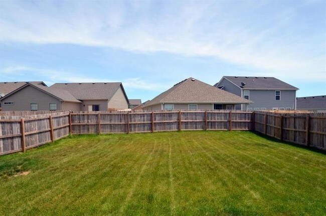 Building Photo - 872 Sugarbush Trail