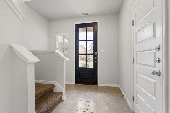 Foto del edificio - 3 Bedrooms and 2.5 Bathrooms located in Ca...