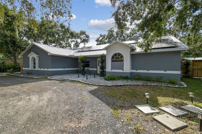 Foto del edificio - 15410 Manning Dr
