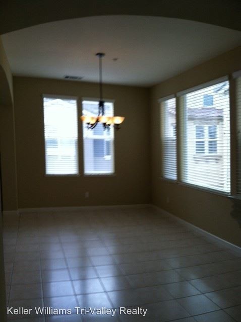 Building Photo - 3 br, 3.5 bath House - 6009 Hillbrook Place