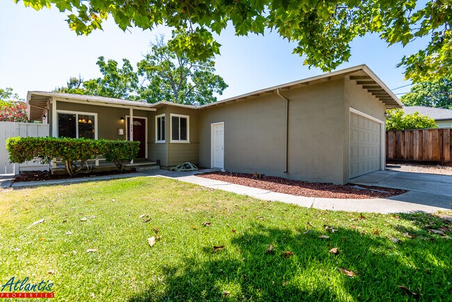 Building Photo - 604 N Bayview Ave