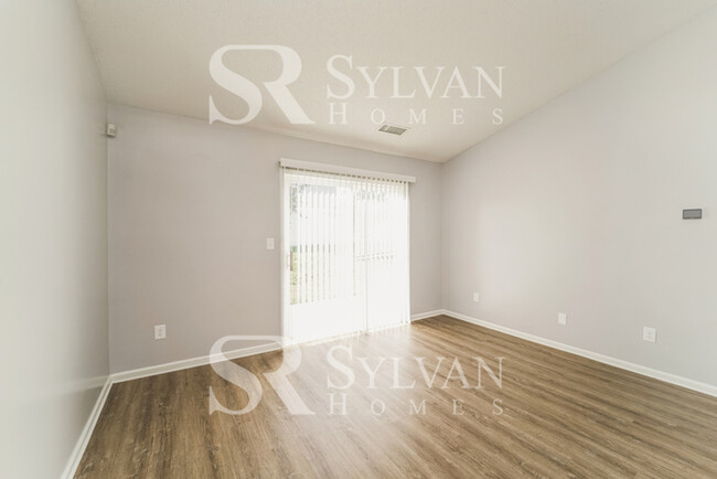 Building Photo - This charming home is waiting for you.