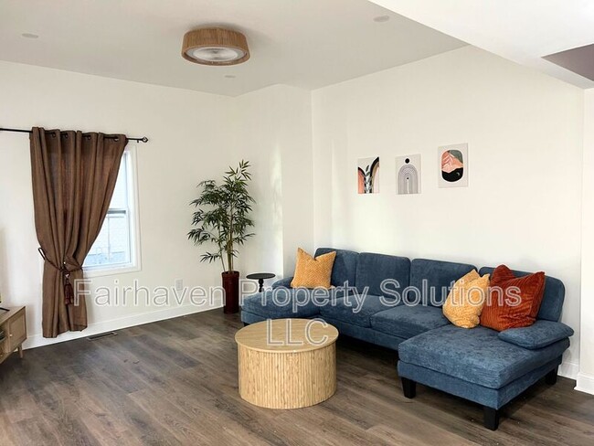 Foto del edificio - 2827 E 5th Ave