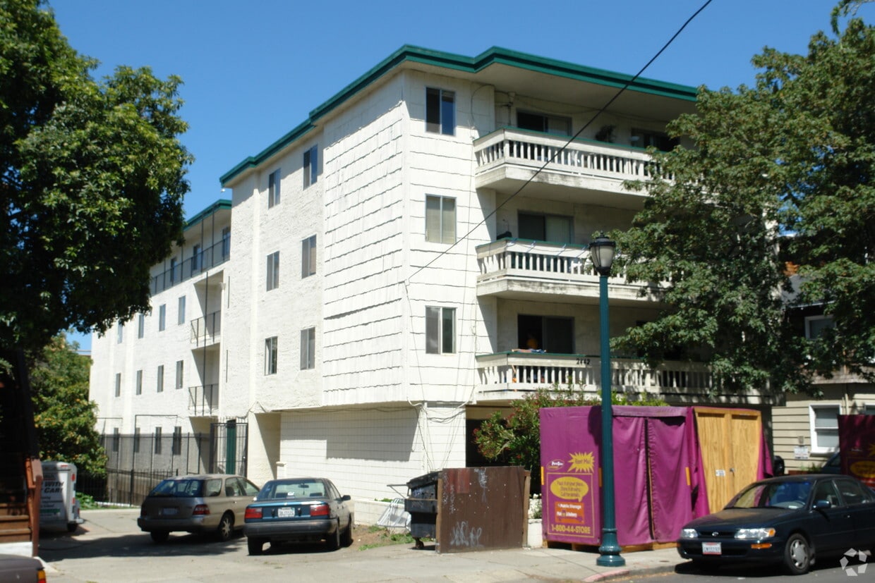 Primary Photo - 2442 Piedmont Avenue