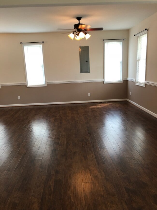 Building Photo - 209 Midvale Crossing