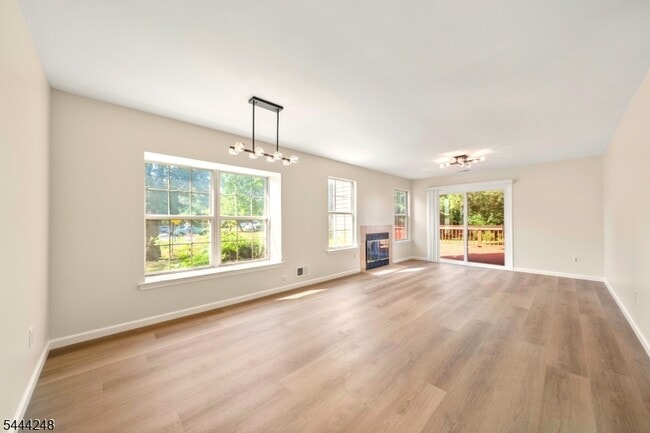 Building Photo - 123 Harrow Dr