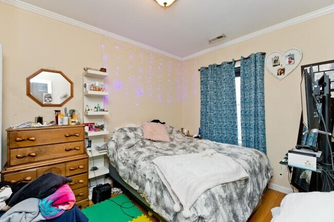 Building Photo - 1 bedroom in Chicago IL 60618