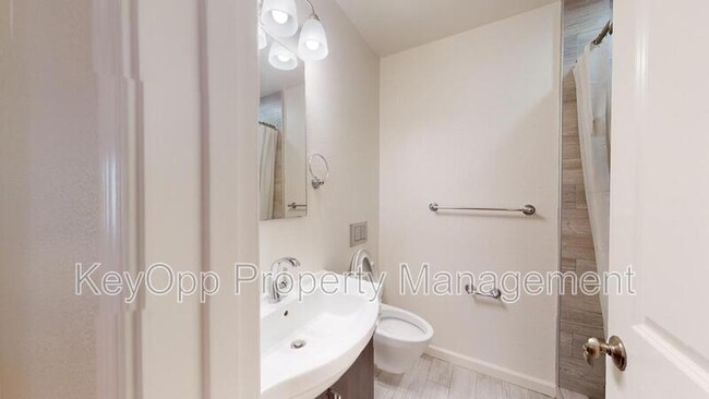Building Photo - 2332 Taraval St