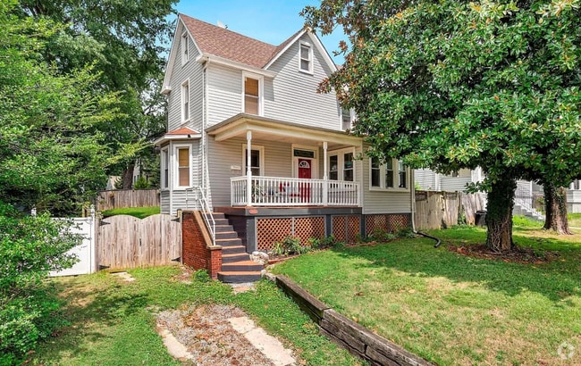 Building Photo - 2830 Roselawn Ave