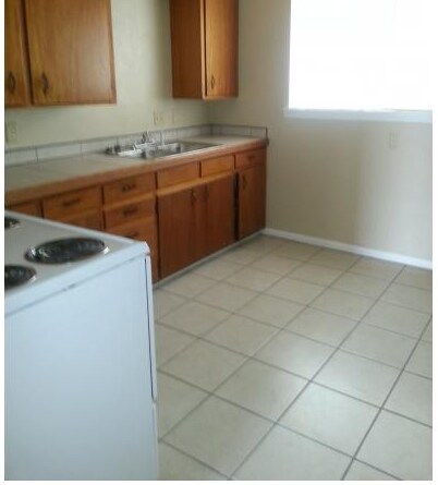 Building Photo - 110 Columbia Lane