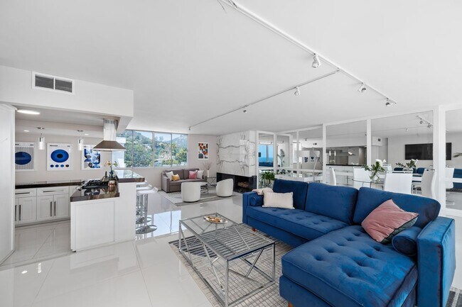 Foto del edificio - 17368 W Sunset Blvd