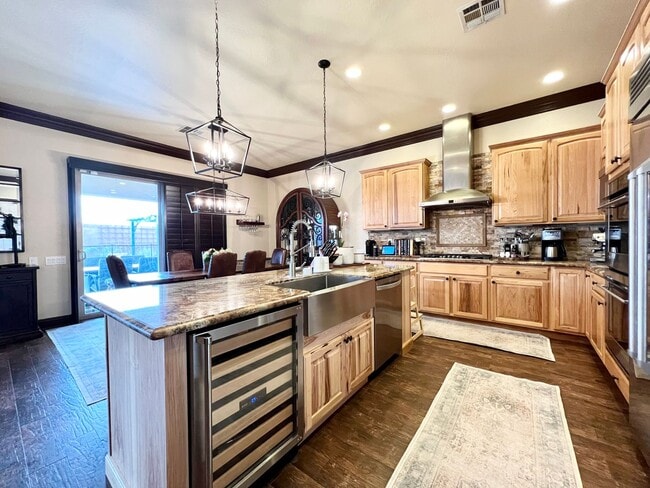 Building Photo - STUNNING SINGLE STORY HOME IN CLUB ALIANTE...