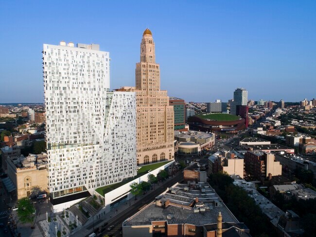 Foto del edificio - 300 Ashland Pl