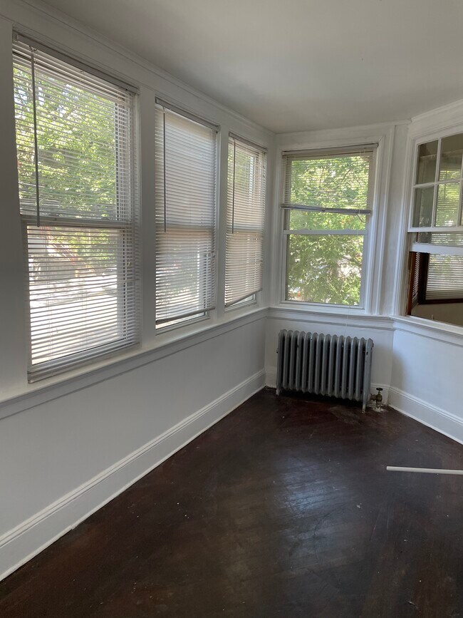 Habitación principal con una gran cantidad de luz natural - 147 Daniel Low Ter