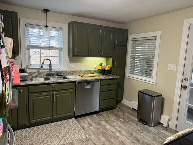 Building Photo - 23 Tiverton Pky