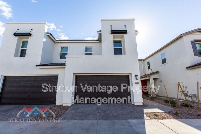 Building Photo - 5055 E Campo Bello Dr