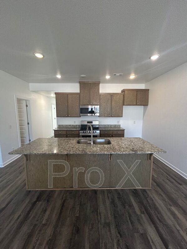 Foto del edificio - 644 Hidden Springs Dr