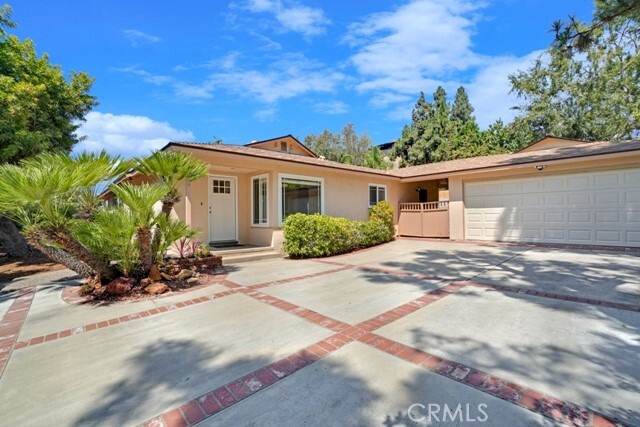 Primary Photo - 1901 La Colina Dr