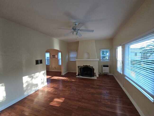 Sala de estar - 504 N Sweetzer Ave