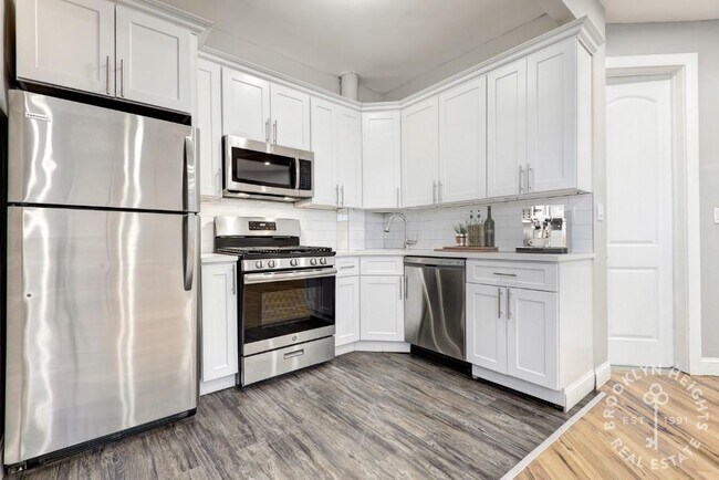 Building Photo - Renovated 3BR 1 Bath with W/D in unit - Du...