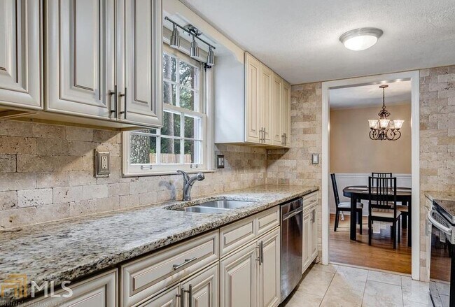 Building Photo - 375 Alpine Dr