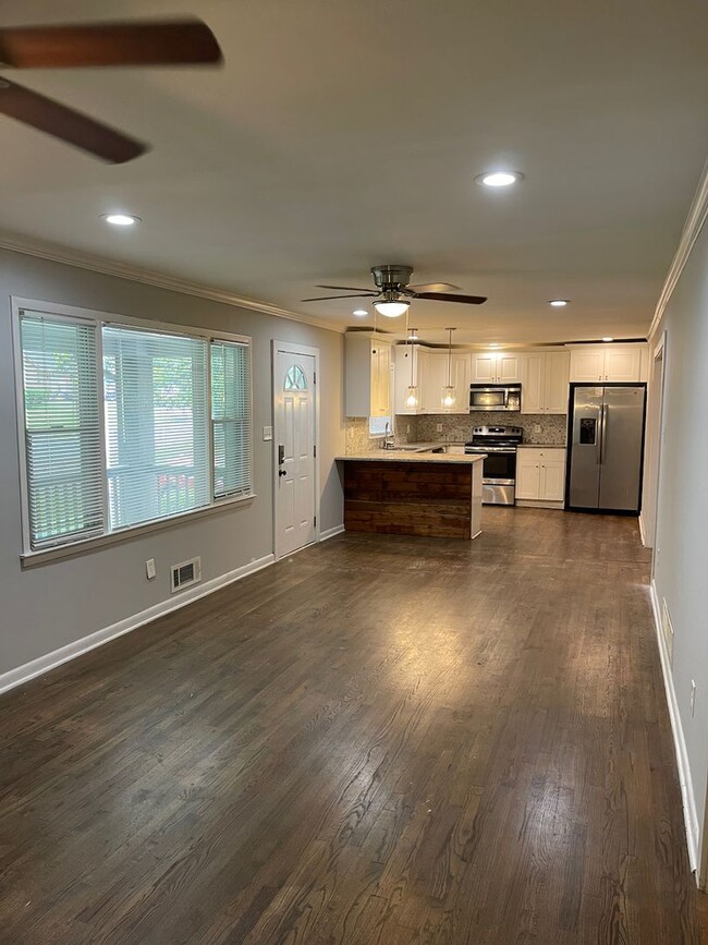 Foto del edificio - Beautiful Remodeled Craftsman in Fairburn ...