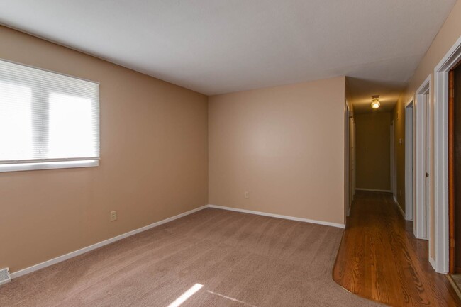 Building Photo - 1816 Elaine Dr