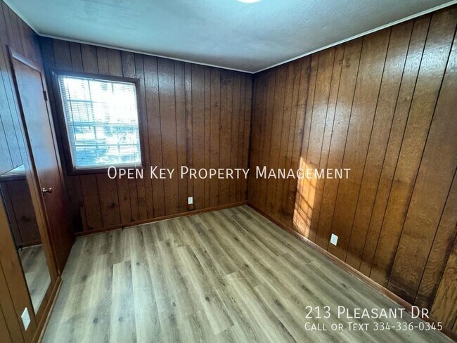 Foto del edificio - 213 Pleasant Rd
