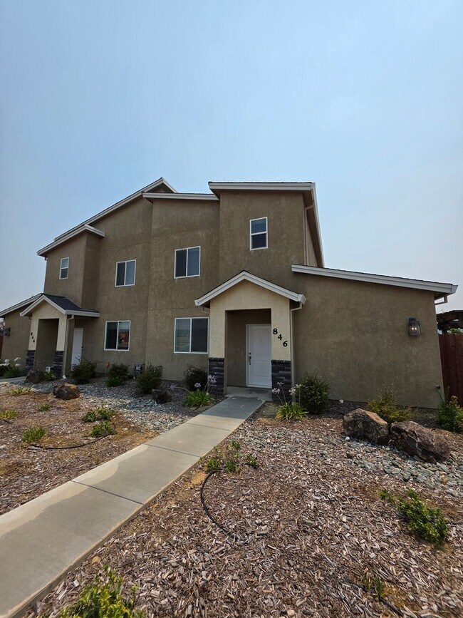 Building Photo - 846 Congaree Ln