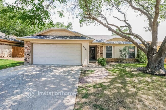 Foto del edificio - 6473 Green Ridge Dr