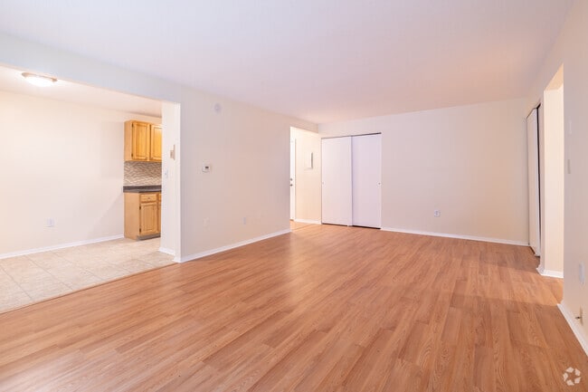 2BR, 1BA - 850SF - Stoney Brook Village