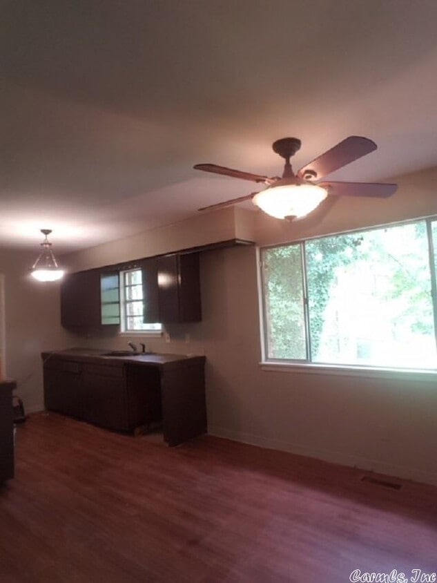 Building Photo - 104 Greencrest Dr