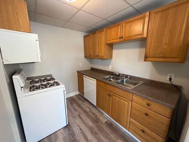 Foto del edificio - Spacious 1-Bedroom with Flexible Bonus Space Near Downtown Akron
