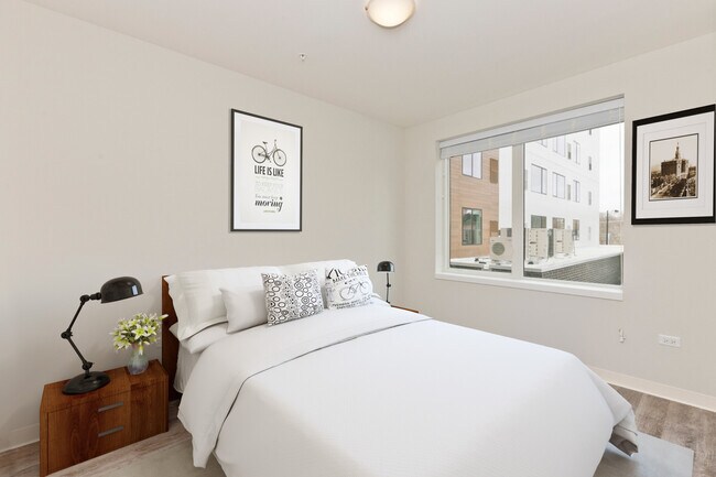 Building Photo - Updated unit available! Gourmet Kitchen, l...