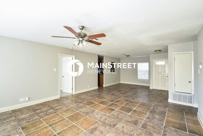 Building Photo - 3 Bedroom Pet-Friendly Home in San Antonio, TX with Main Street Renewal