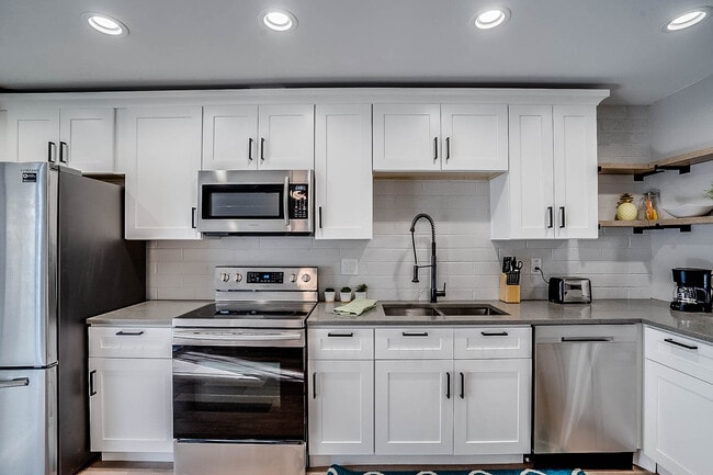 Building Photo - 4848 N Woodmere Fairway