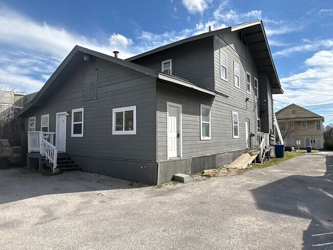 Foto del edificio - *COMING SOON* Downstairs 1BD/1BA Near San Antonio College – Easy Access, Central Location!