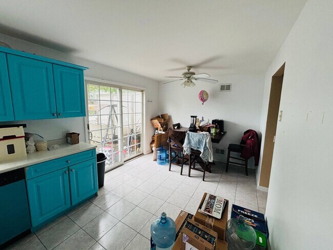 Foto del edificio - 122 McLoughlin St