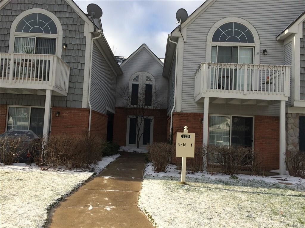 Foto principal - 225 Brookwood Dr