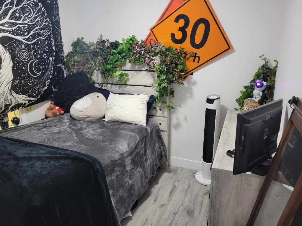 2nd bedroom - 12310 222 St